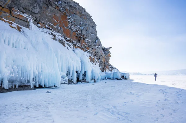 在冬季 贝加尔湖的看法 最深和最大的淡水湖泊的数量在世界上 位于俄罗斯西伯利亚南部 — 图库照片