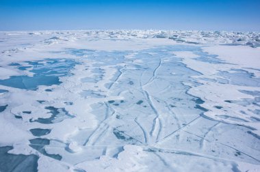 Kışın Deniz Baykal, en derin ve en büyük tatlı su Gölü yanında Güney Sibirya, Rusya'da bulunan güç dünyanın görünümü