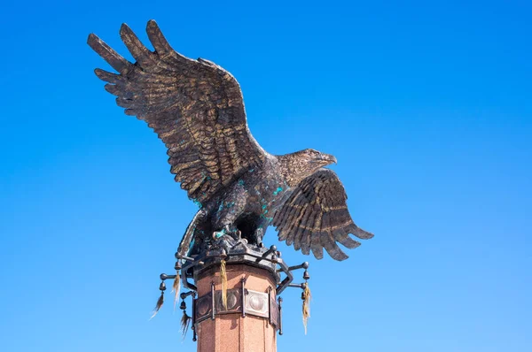 鹰纪念碑 俄罗斯西伯利亚伊尔库茨克地区塔兹兰草原萨满教的象征 — 图库照片