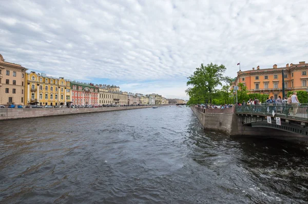 フォンタンカ川に 歴史的中心 サンクトペテルブルクのロシアの堤防のサンクトペテルブルク ロシア連邦 2017 ビュー — ストック写真