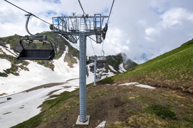 Kızıl Orman, Krasnodar Krai, Rusya 'daki Kafkas dağlarının manzarası