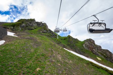 Kızıl Orman, Krasnodar Krai, Rusya 'daki Kafkas dağlarının manzarası