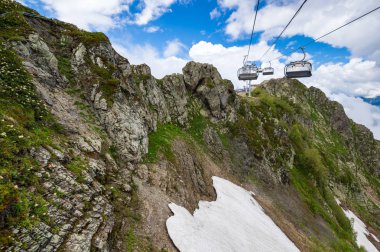 Kızıl Orman, Krasnodar Krai, Rusya 'daki Kafkas dağlarının manzarası
