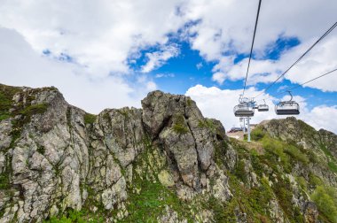 Kızıl Orman, Krasnodar Krai, Rusya 'daki Kafkas dağlarının manzarası