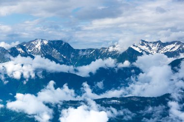 Kafkas Dağları'nın görünümü