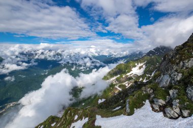 Kafkas Dağları'nın görünümü