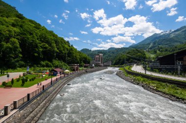 Kafkas Dağları'nın görünümü