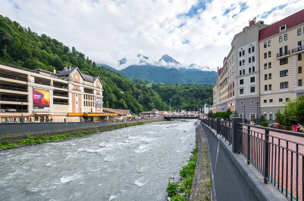 Vista da estância de esqui da montanha Rosa Khutor — Fotografia de Stock