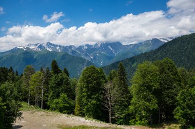 Kafkas Dağları'nın görünümü