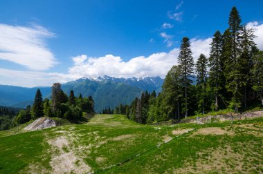 Kafkas Dağları'nın görünümü