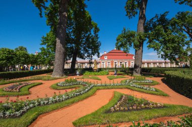 Monplaisir sarayda Peterhof alt Bahçe