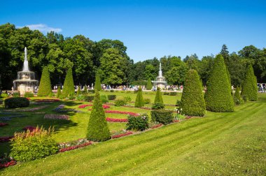 Peterhof alt Bahçe parkında Roma Çeşmesi
