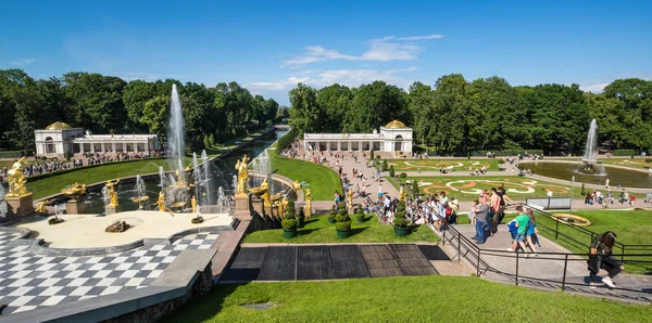 Fontány kaskáda grand v peterhof — Stock fotografie