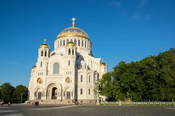 Utsikt over Katedralen i Kronshtadt – stockfoto