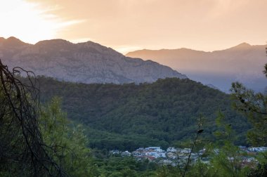 Kemer, Türkiye'deki dağlar görünümünü