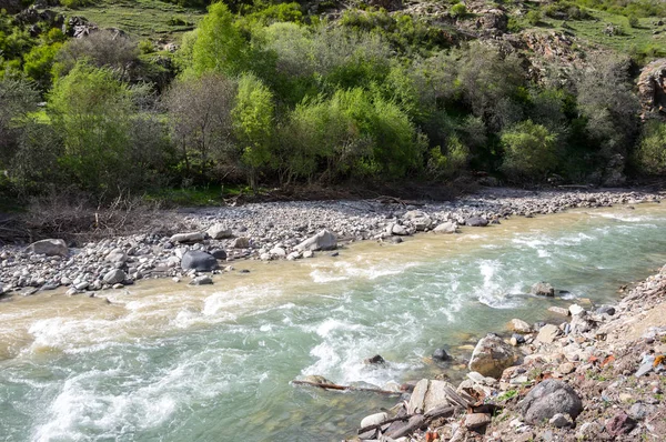 Río Baksan en las montañas del Cáucaso en Rusia —  Fotos de Stock