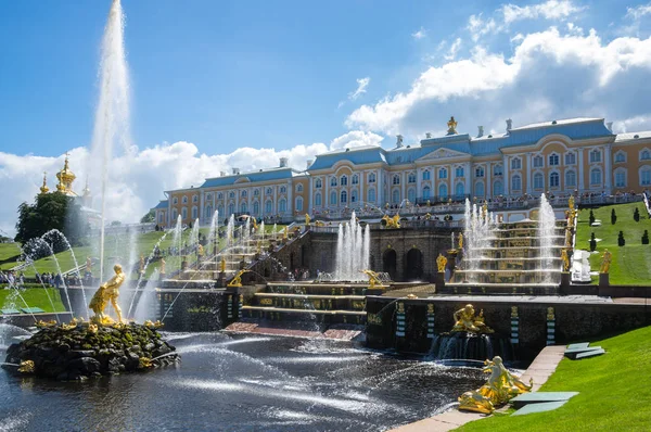 Fuentes de la Gran Cascada, San Petersburgo — Foto de Stock