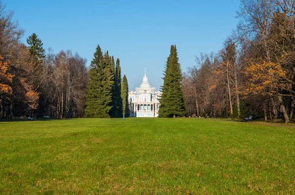 Zjeżdżalnia pawilon w Oranienbaum — Zdjęcie stockowe