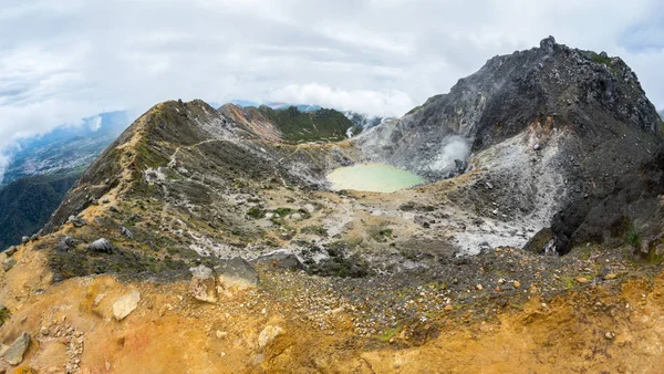 El cráter del volcán Sibayak —  Fotos de Stock