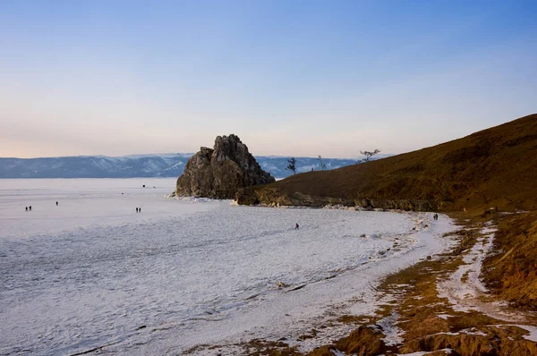 Cabo Burkhan (Shaman Rock) en la isla Olkhon en el lago Baikal — Foto de Stock