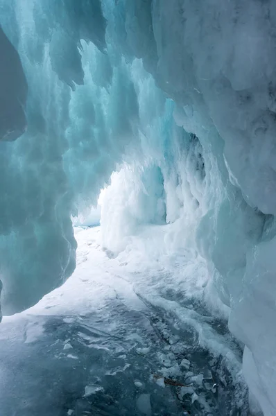 Jégbarlang, a Bajkál-tó — Stock Fotó