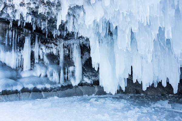 Caverna de gelo no Lago Baikal — Fotografia de Stock