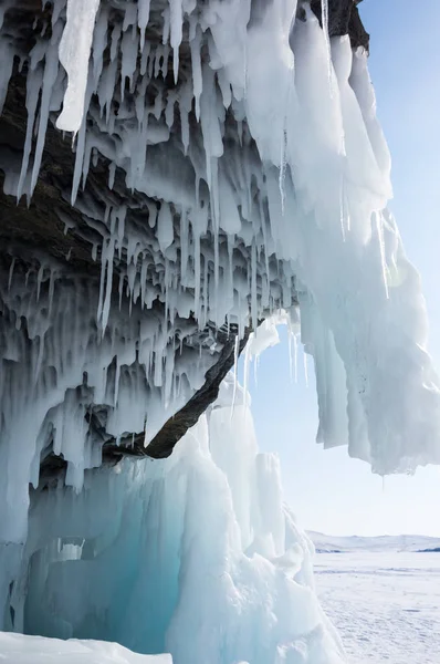 Eiszapfen am Baikalsee — Stockfoto