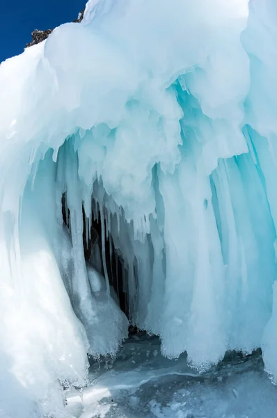 Icicles στη λίμνη Βαϊκάλη — Φωτογραφία Αρχείου