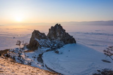 Baykal Gölü'ndeki Olhun Adası'ndaki Burkhan Burnu