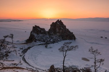 Baykal Gölü'ndeki Olhun Adası'ndaki Burkhan Burnu
