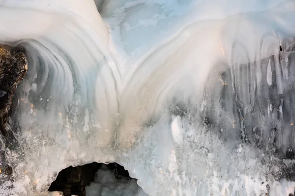 Baykal Gölü, buz sarkıtları — Stok fotoğraf