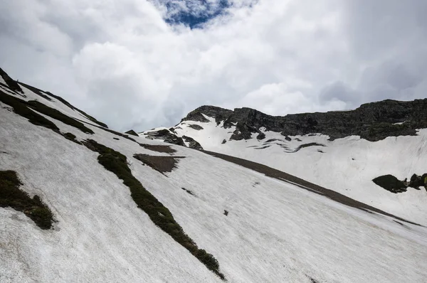 Kafkas Dağları'nın görünümü