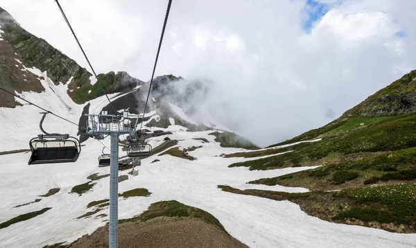 Blick auf die kaukasischen Berge — Stockfoto