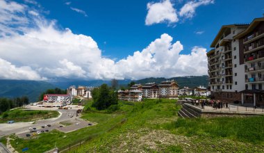 Rosa Khutor dağ Kayak Merkezi Görünümü