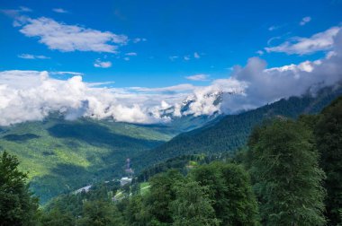 Kafkas Dağları'nın görünümü