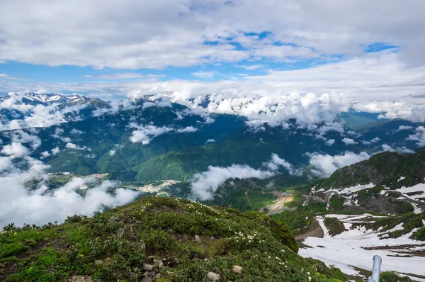 Kafkas Dağları'nın görünümü