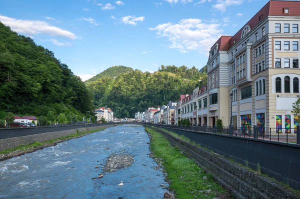 Vista da estância de esqui da montanha Rosa Khutor — Fotografia de Stock