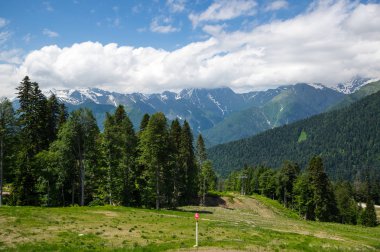 Kafkas Dağları'nın görünümü