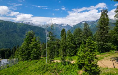 Kafkas Dağları'nın görünümü