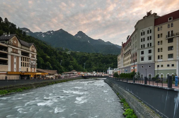 Vista da estância de esqui da montanha Rosa Khutor — Fotografia de Stock