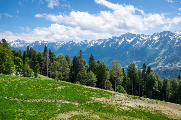 Kafkas Dağları'nın görünümü — Stok fotoğraf