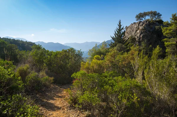 Kemer, Türkiye'deki dağlar görünümünü