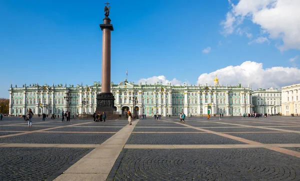 Palacio de Invierno en San Petersburgo, Rusia — Foto de Stock
