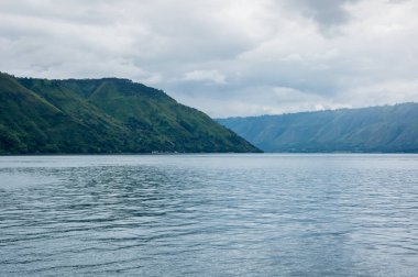 Endonezya'nın Sumatra adasındaki Toba Gölü