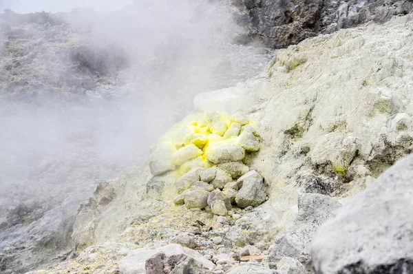 El cráter del volcán Sibayak — Foto de Stock