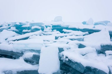 Baykal Gölü'nün buz hummocks