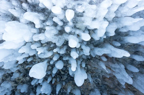 Icicles sur le lac Baïkal — Photo