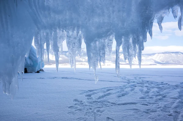 Cueva de hielo en el lago Baikal —  Fotos de Stock