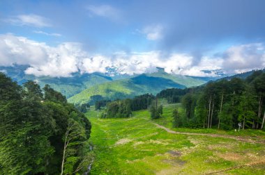 Kafkas Dağları'nın görünümü