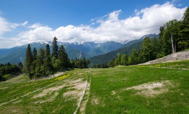 Kafkas Dağları'nın görünümü
